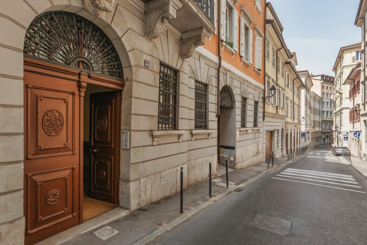 Suite Saba, Stile E Parcheggio In Centro A Trieste Exterior photo